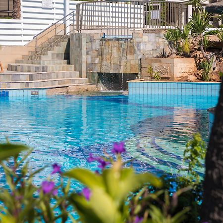 金色海湾沙滩酒店 拉纳卡 外观 照片 Swimming pool at the resort