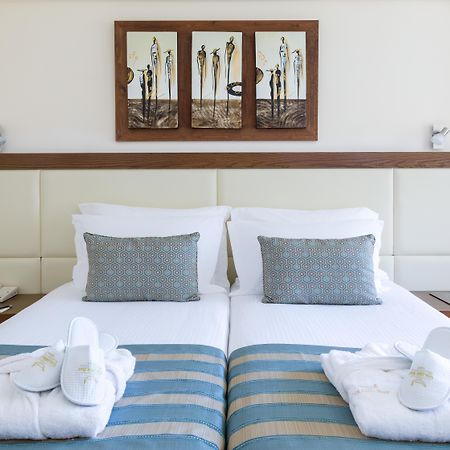 金色海湾沙滩酒店 拉纳卡 外观 照片 A bedroom at the hotel