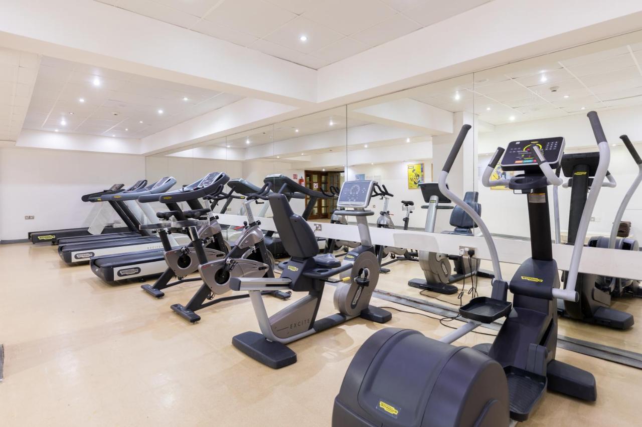金色海湾沙滩酒店 拉纳卡 外观 照片 The gym at the hotel