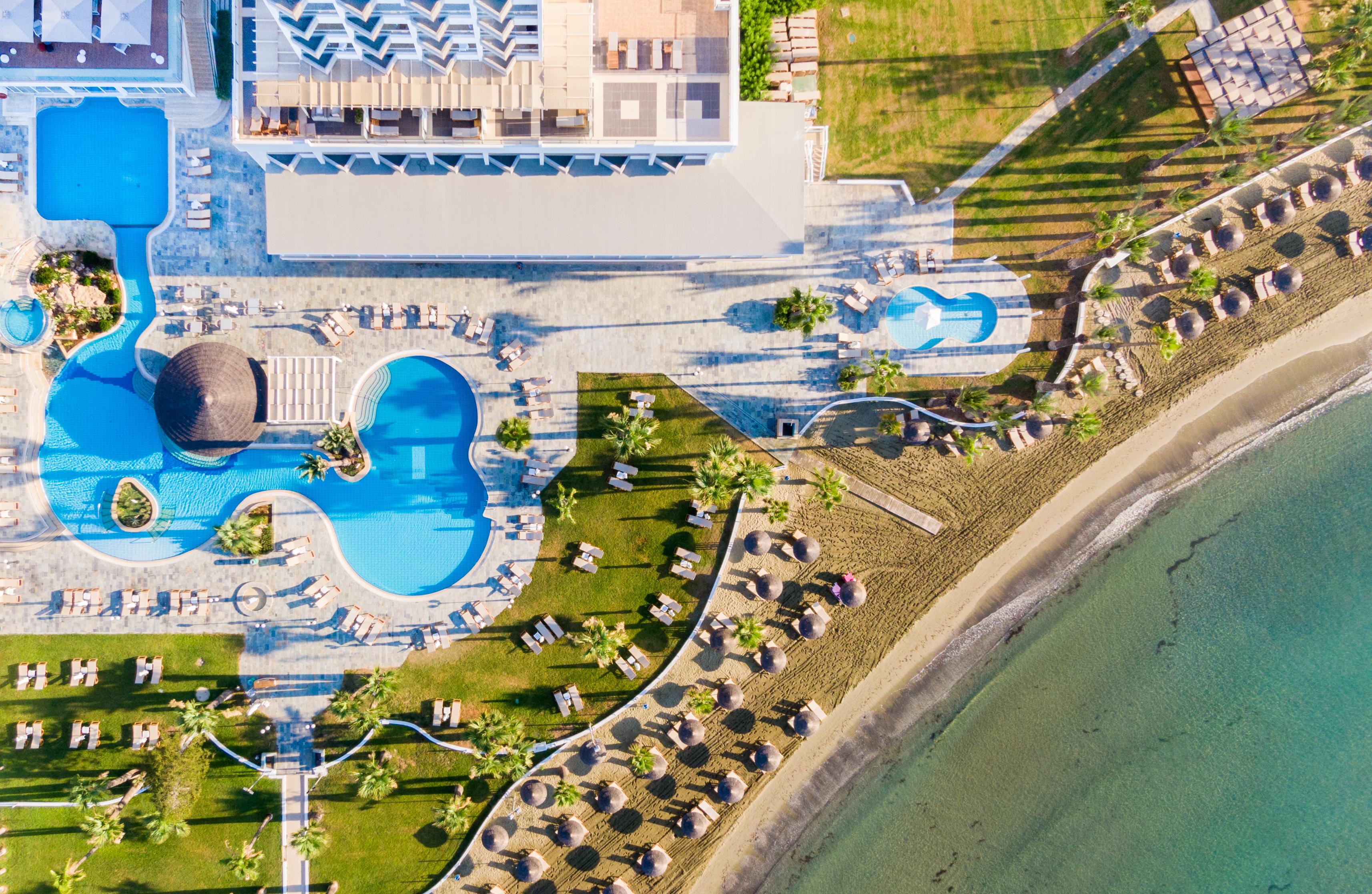金色海湾沙滩酒店 拉纳卡 外观 照片 Aerial view of the beach