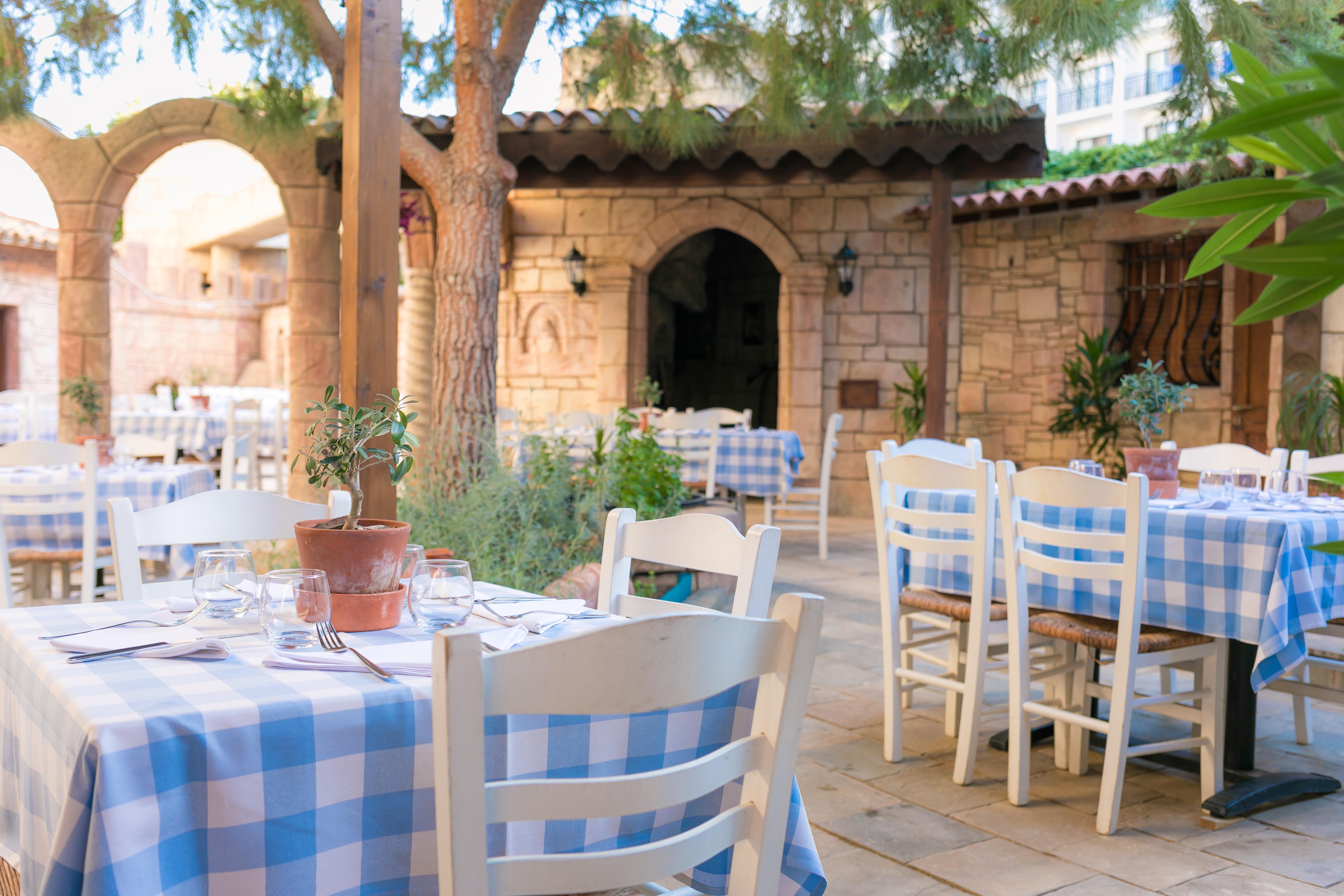 金色海湾沙滩酒店 拉纳卡 外观 照片 Taverna in Athens
