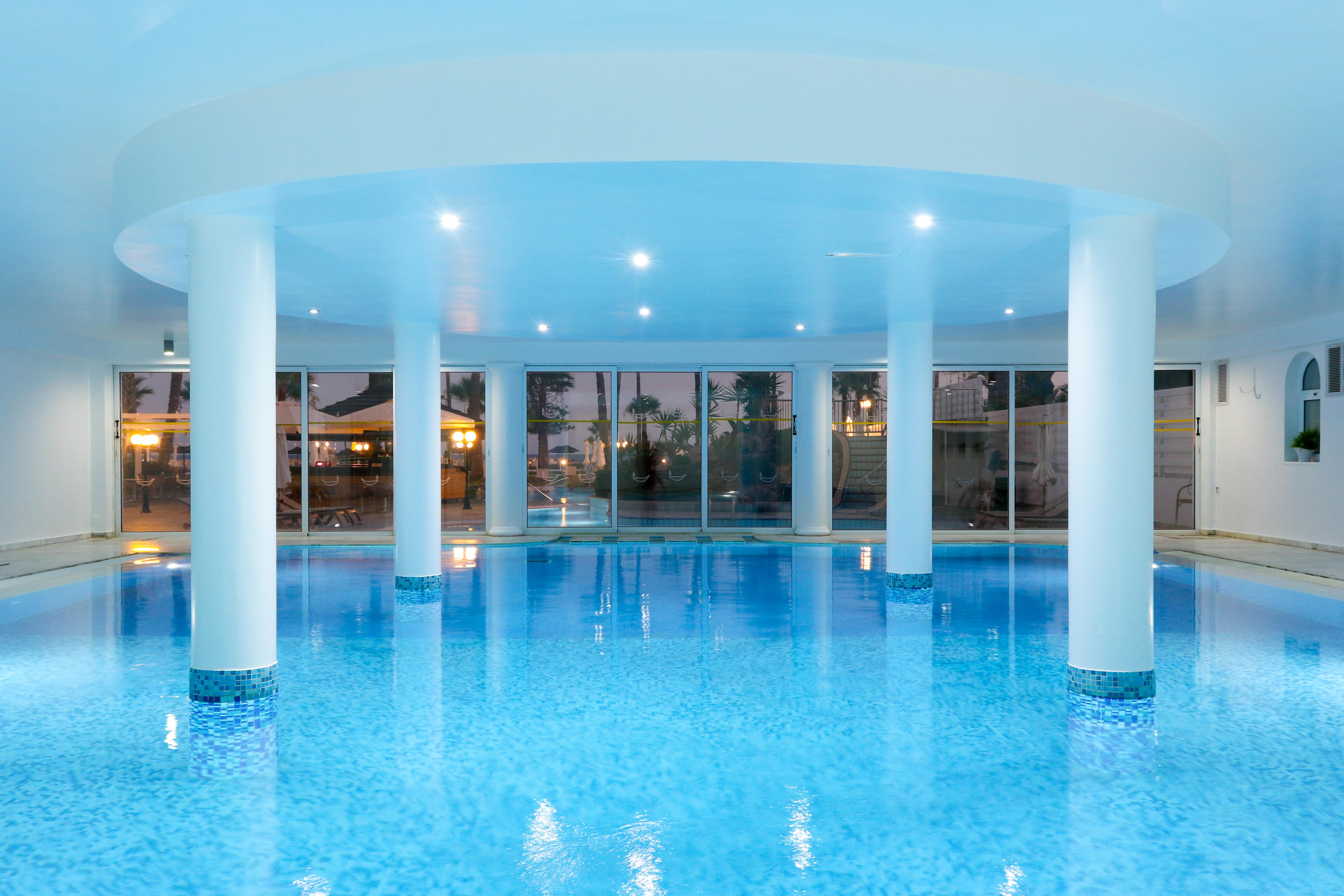 金色海湾沙滩酒店 拉纳卡 外观 照片 Indoor pool
