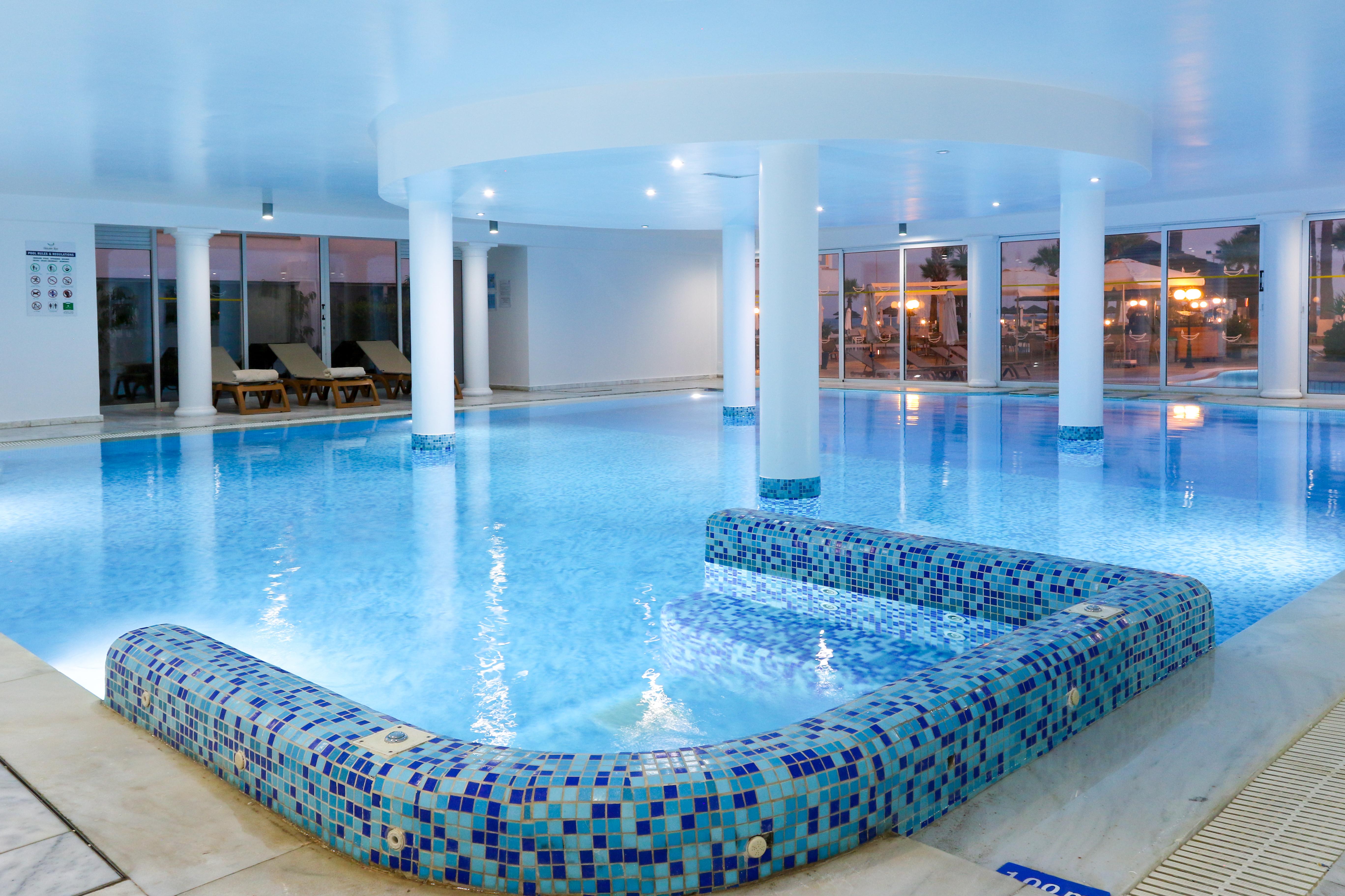 金色海湾沙滩酒店 拉纳卡 外观 照片 Indoor pool