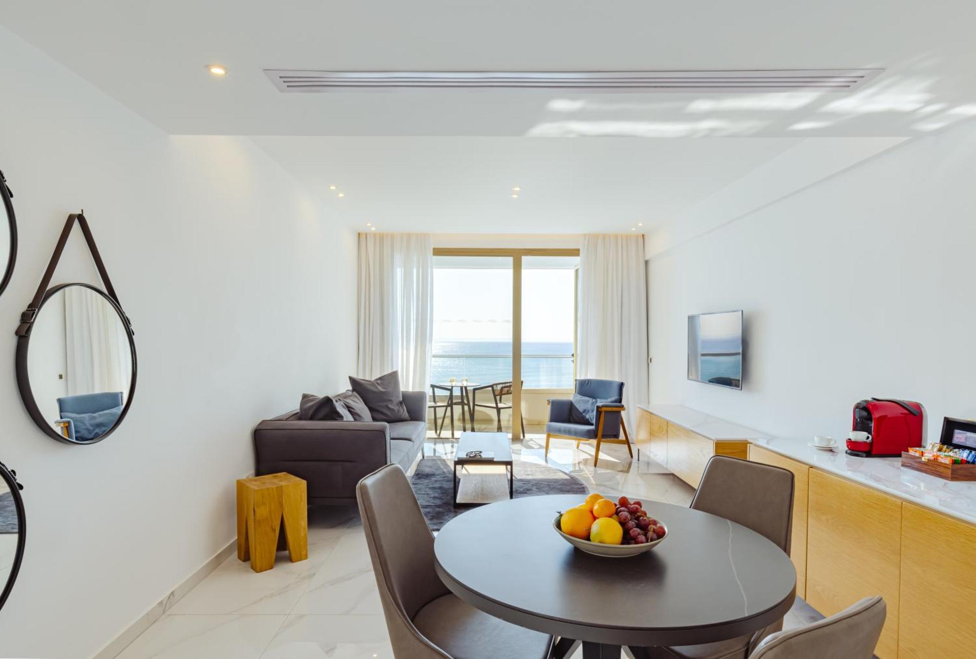 金色海湾沙滩酒店 拉纳卡 外观 照片 A typical apartment