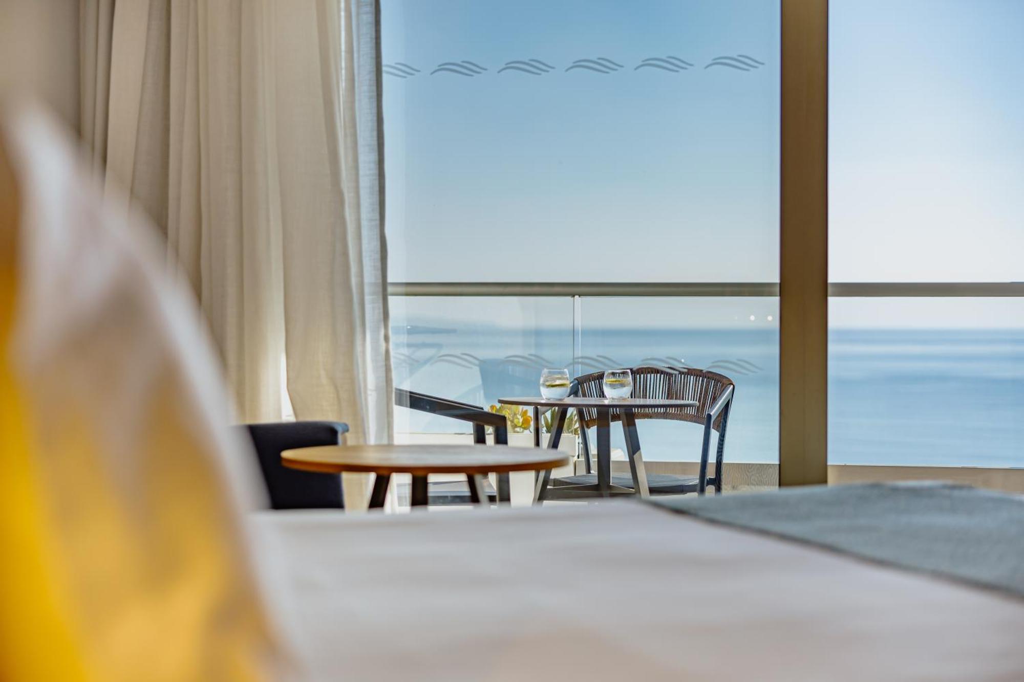 金色海湾沙滩酒店 拉纳卡 外观 照片 A room at the hotel