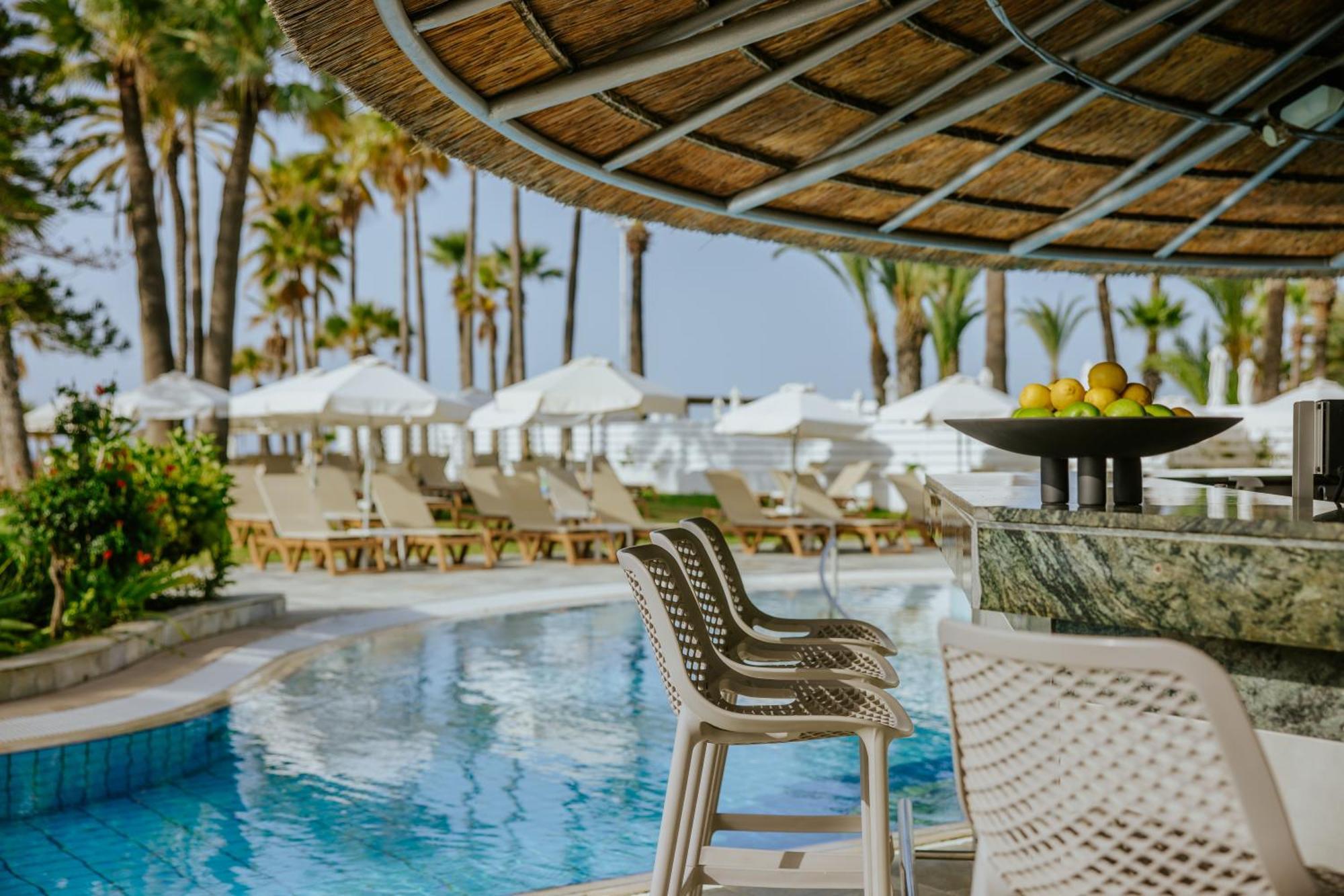 金色海湾沙滩酒店 拉纳卡 外观 照片 Pool at the hotel