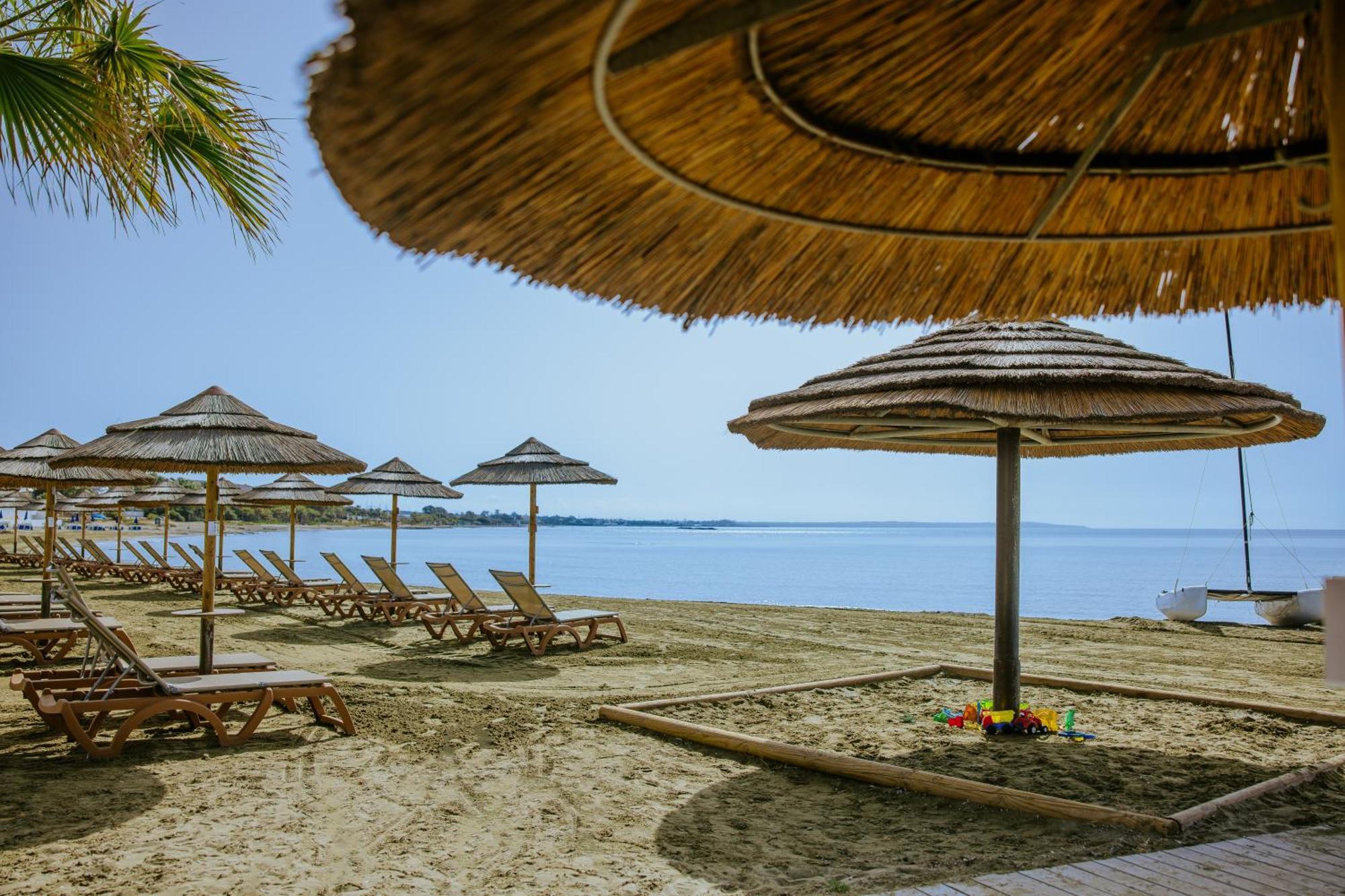 金色海湾沙滩酒店 拉纳卡 外观 照片 Beach in Nikiti