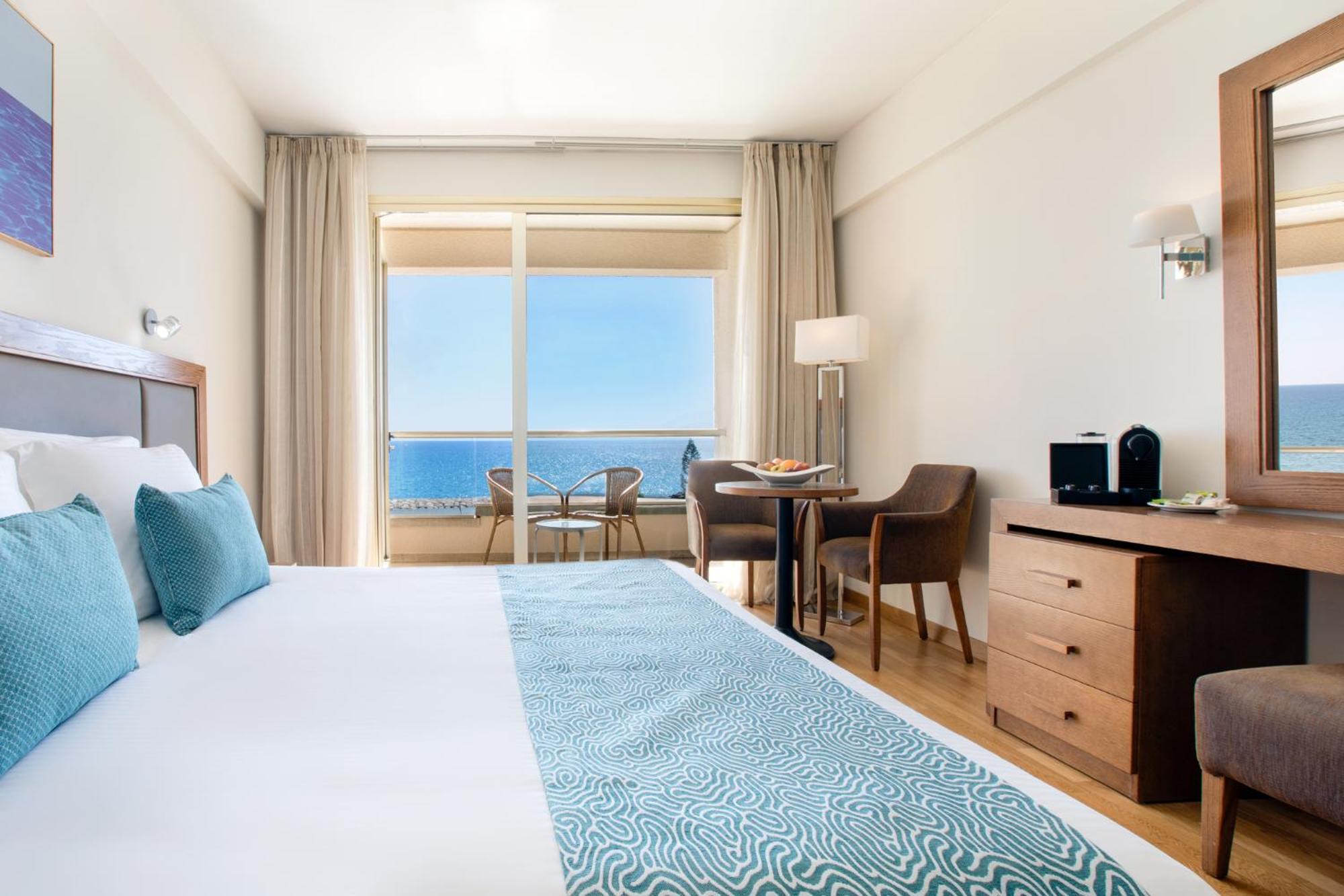 金色海湾沙滩酒店 拉纳卡 外观 照片 A room at the hotel