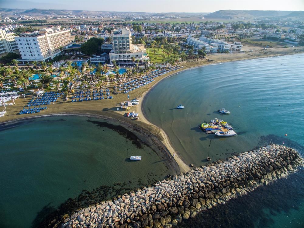 金色海湾沙滩酒店 拉纳卡 外观 照片 Aerial view of Nissi Beach