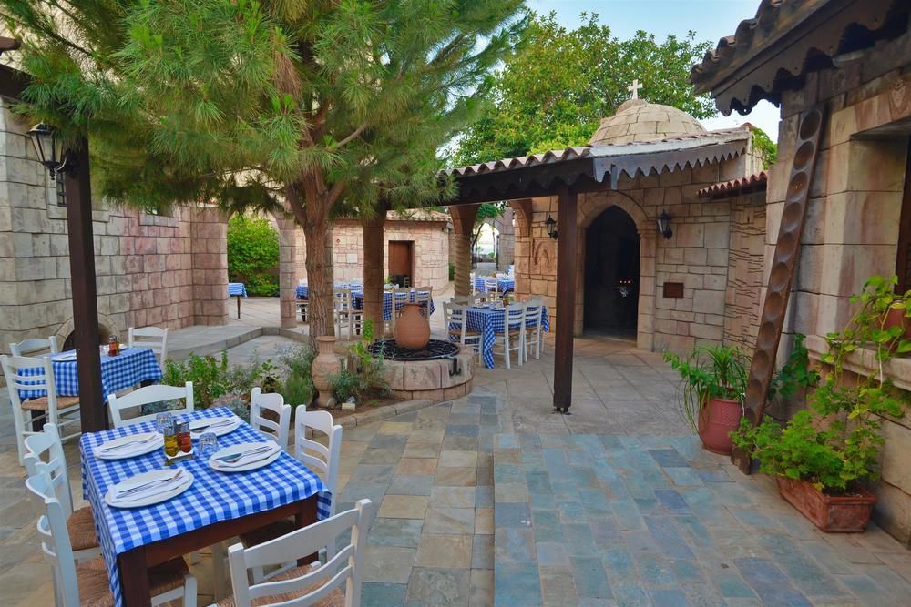 金色海湾沙滩酒店 拉纳卡 外观 照片 A traditional tavern in Athens